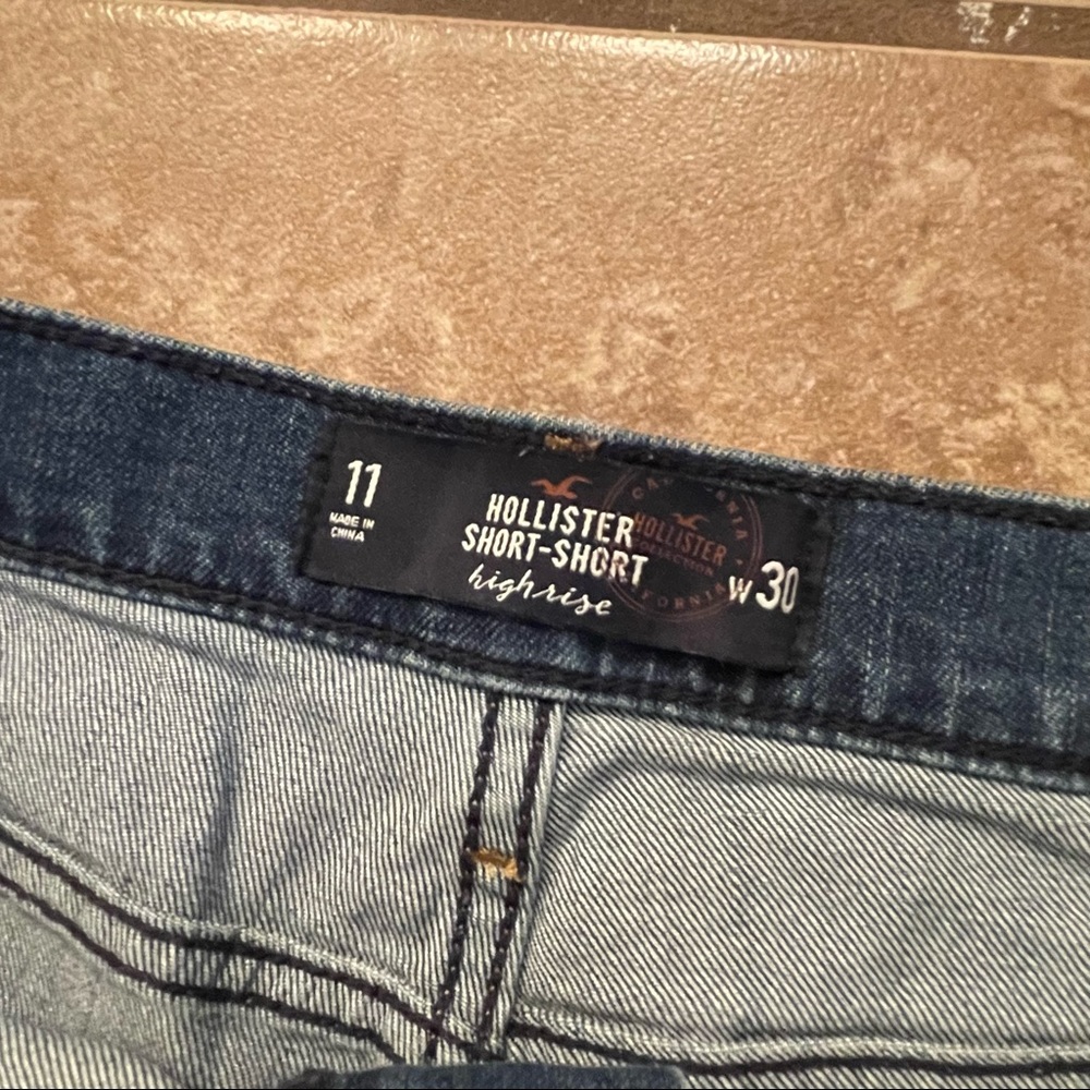 Hollister High Rise Short Shorts - Picture 3 of 3